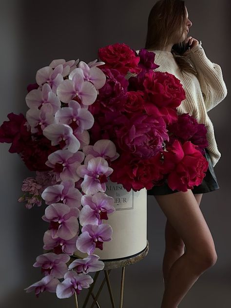 High End Floral Arrangements, Dark Pink Flower Arrangements, Purple Pink Red Flower Arrangement, Oval Floral Arrangement, Elegant Fall Floral Arrangements, Flower Trends 2024, Anniversary Bouquet Flowers, Flower Box Arrangements, Elegant Flower Arrangements