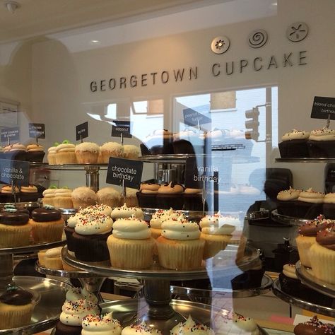 Dc Cupcakes, Aesthetic Baking, Georgetown Cupcakes, Olivia Pope, Vanilla Chocolate, Dessert Bar, Chocolate Cupcakes, Eat Dessert, Dessert Bars