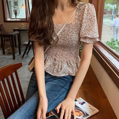 Summer Korean Style, Korean Tops, Korean Casual Outfits, Feminine Blouses, Casual Day Outfits, Korean Girl Fashion, Korean Fashion Trends, Ulzzang Fashion, K Fashion