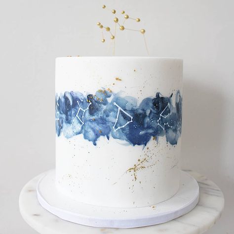 Soul Cake on Instagram: “A starry night. Can you find your zodiac constellation? 🌟🌟🌟 A celestial styled shoot with @contagiousevents . . #bostoncakes #boston…” Soul Cake, Galaxy Cake, Wedding Cake Pictures, Creative Cake Decorating, Celestial Wedding, Cool Wedding Cakes, Pretty Birthday Cakes, Kue Ulang Tahun, Cake Inspo