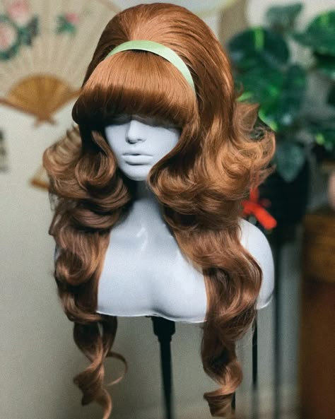 Drag Hairstyles, Villain Hairstyles, Creative Wigs, 60's Hairstyles, Dramatic Hairstyles, Cool Wigs, Artistic Hairstyles, 50s Hair, Drag Wigs