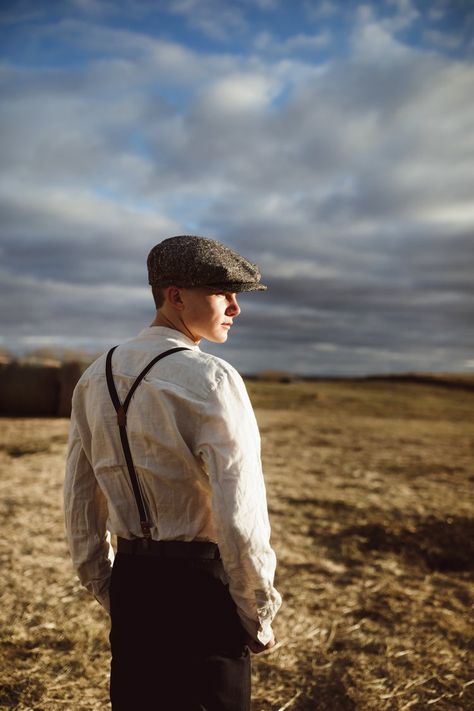 Tuscany Outfits, Bar Uniform, Vintage Shoot, Retro Pictures, Vintage Photoshoot, Men Photoshoot, Senior Photo, Vintage Portraits, Shoot Ideas