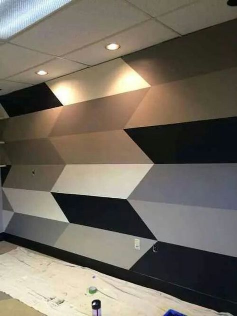 Wall Designs Painted, Geomatrical Patren Design Wall, Geometric Accent Wall Paint, Geometric Wall Painting Ideas, Accent Wall Game Room, Cool Paint Ideas For Walls, Modern Wall Paint Designs Living Rooms, Pattern Wall Painting Ideas, Accent Wall Geometric Design