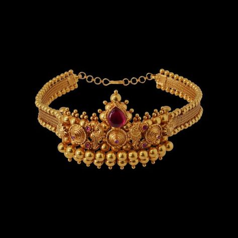 Vummidi Bangaru Jewellers, Antique Necklaces Design, Antique Gold Jewelry Indian, Gold Necklace Indian Bridal Jewelry, Antique Bridal Jewelry, Antique Jewelry Indian, Gold Pendant Jewelry, Gold Wedding Jewelry, Black Beaded Jewelry