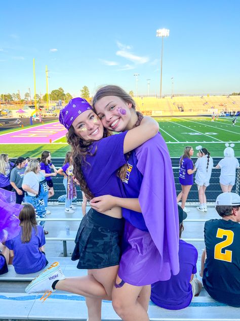 Purple School Spirit Outfits, Purple Out Football Game, Camp Ondessonk, Homecoming Fits, Tcu Cheerleaders, Cheerleading Football, Football Season Outfits, School Spirit Week, Football Dress