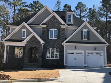 Suburban Mansion Exterior, Bloxburg Suburban, Aesthetic House Exterior, Blush House, Craftsman House Exterior, Suburban Houses, Modern Suburban House, House Fever, Family Future