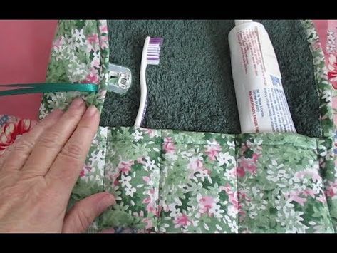 Tutorial Tuesday - Toothbrush and Toiletry Travel ... Sewing Projects Ideas, Diy Travel Accessories, Sewing Project Ideas, Travel Sewing, Sewing Things, Small Sewing, Top Sewing, Free Pdf Pattern, Sewing Projects For Kids