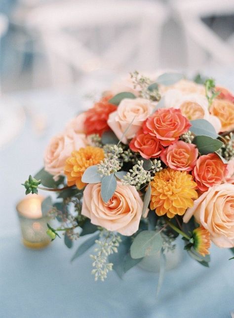 Orange Wedding Centerpieces, Sunset Wedding Colors, Blue Orange Weddings, Apricot Wedding, Orange Wedding Themes, Orange And Pink Wedding, Wedding In California, Orange Wedding Flowers, Fleur Orange