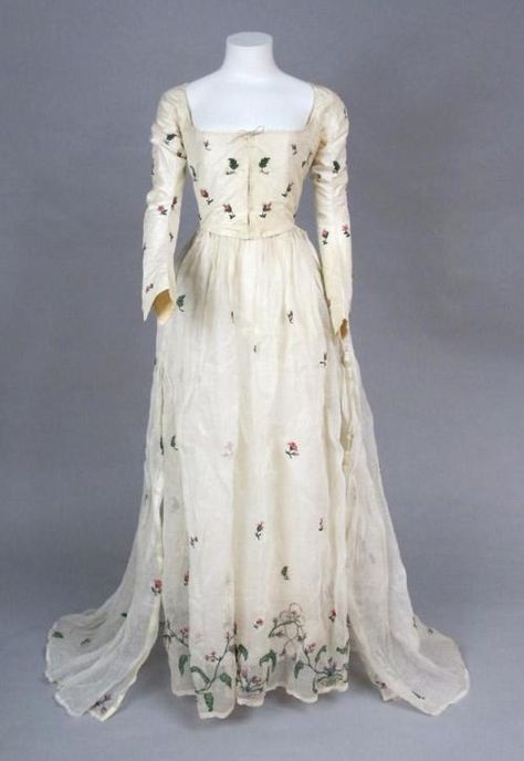 Connecticut Historical Society 1790s Fashion, 1700s Fashion, 18th Century Gown, Western Womens Fashion, The Dressmaker, Wedding Picnic, Museum Outfit, Colonial Dress, Dresses And Jackets