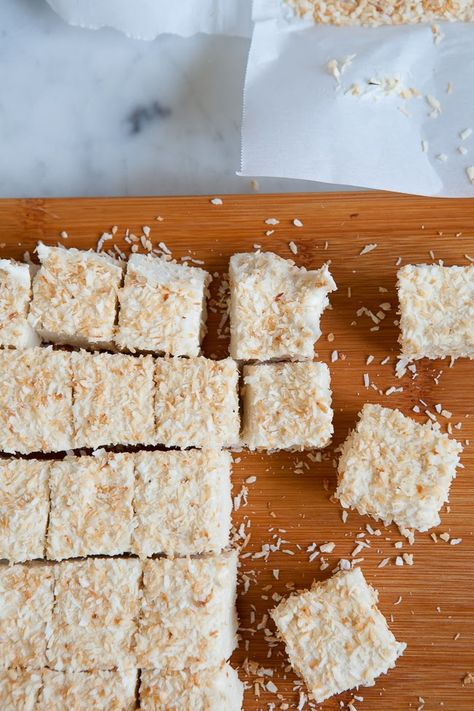 Coconut Marshmallows Coconut Marshmallow Recipe, Making Tofu, Jennifer Chong, Recipes With Marshmallows, Roasted Cashews, Exotic Food, Köstliche Desserts, How Sweet Eats, Sweet Desserts