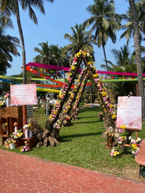 Boho vibes for a mehendi entrance decor in Goa. Mehndi Entrance Decor, Mehendi Entrance Decor, Boho Mehendi Decor, Boho Mehendi, Mehandi Decor, Mehendi Decor Ideas, Holi Party, Mehendi Decor, Garland Wedding Decor