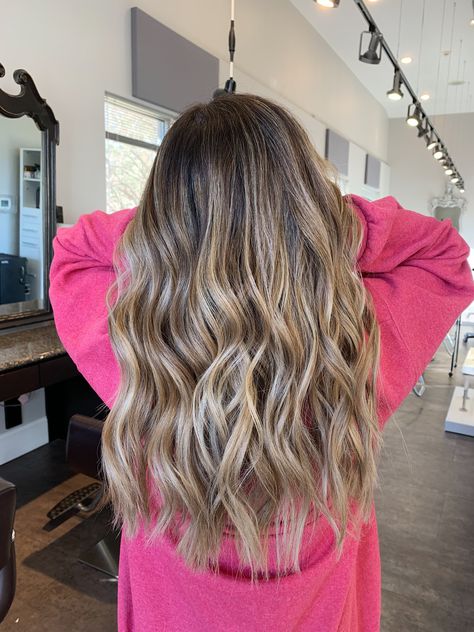 Hair Color Ideas Dark Roots Light Ends, Dark Roots Lighter Ends Brunettes, High Lift Balayage, Dark Roots Light Ends Brunettes, Highlights With Root Smudge, Blonde Highlights With Root Smudge, Dark Root Balayage, Dark Roots Balayage, Balayage Dark Roots