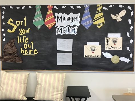 Harry Potter Ra Bulletin Boards, Meet Your Ra, Harry Potter Bulletin Board, Harry Potter Library, Magical School, Ra Themes, Class Board, Classroom Borders, Senior Jackets