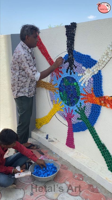 Reuse plastic bottle cap idea - recycle wall art #reuse #bottlecap | By Hetal's Art Sculpture Art Recycled Plastic Bottles, Recycled Bottle Cap Art, Plastic Cap Art, Sustainable Classroom Ideas, Plastic Bottle Upcycle, Recycle Ideas For School, Sustainable Art Ideas, Eco School Ideas, Plastic Art Recycled