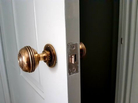 #mizzle #farrowandball #brass #doorknobs #bedroom Traditional Hardware, Old Homes, Brass Door Knocker, Window Accessories, Homes And Gardens, Brass Door, Door Furniture, Door Knockers, Southampton