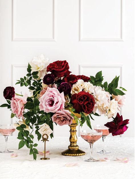 Garden rose centerpiece by Spruce Floral | fabmood.com - gorgeous color combo Burgundy And Blush Wedding, Marsala Wedding, Low Centerpieces, Rose Centerpieces, Fall Wedding Flowers, Deco Floral, Burgundy Wedding, Blush Wedding, Wedding Stationary