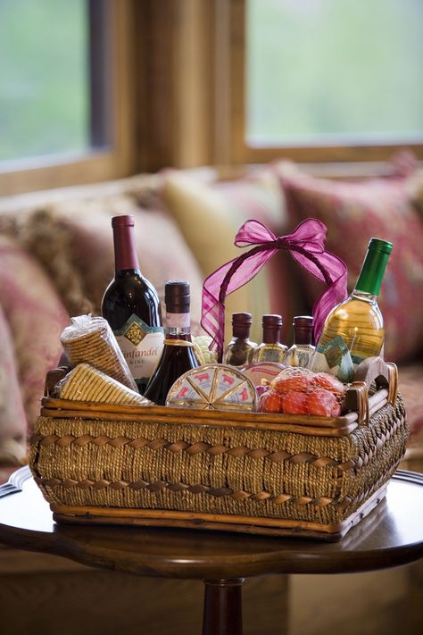 DIY Cocktail Gift Baskets: A gift basket filled with cocktail fixings is a great gift for any occasion. Diy Wine Gift Baskets, Cocktail Gift Basket, Cheese Basket, Wine Gifts Diy, Wine Basket, Class Auction, Auction Basket, Unique Gift Baskets, Auction Baskets