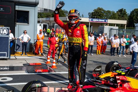 Carlos Sainz on X: "🇮🇹Pole in Monza! It's so special to get it in front of all the Tifosi. When I heard them screams as I crossed the line, I knew we had it! Time to stay focus. Challenging race ahead. We'll give absolutely everything to fight for the win! 👉https://t.co/kEUrGFwmiZ - #CarlosSainz https://t.co/eBP2tin7v2" / X Latino Boys, Formula 1 Iphone Wallpaper, Stay Focus, Prince Of Monaco, Ferrari Poster, F1 Wallpaper Hd, Italian Grand Prix, Formula 1 Car Racing, Racing Helmets