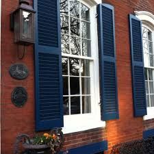 navy shutters | navy shutters on red brick - if we don't paint the brick Exterior Shutter Colors, Orange Brick Houses, Brick Paint Colors, Red Brick Exteriors, Shutter Colors, House Shutters, Orange Brick, Blue Shutters, Colonial Exterior