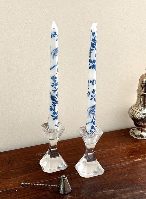 Unscented taper candles in blue chinoiserie design with birds on a white 9.8" taper candles. Made to match the European interpreted Chinese art style that was popular during the 18th century. This style pairs very well with rococo inspired decor, a perfect touch to add to your home or cottage for those who love a vintage feel. Also makes for a lovely gift for many occasions.  Please be aware that all candles should be kept out of reach of children and pets. Please do not leave any flames unatten White Taper Candles, Chinoiserie Decor, Chinoiserie Pattern, Blue Candle, Chinoiserie Design, Christmas Dining Table, Blue Chinoiserie, Blue And White Chinoiserie, Blue Toile