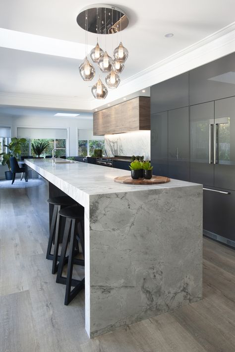 North Balgowlah Residence - Contemporary - Kitchen - Sydney - by Bawtree Design | Architecture + Interiors | Houzz AU Kitchen Exhaust Ideas, Black Quartz Countertop, Modern Kitchen Splashbacks, Kitchen Cabinets Drawing, Marble Top Kitchen Island, Arizona Kitchen, Black Quartz Countertops, Integrated Refrigerator, Contemporary Kitchen Designs