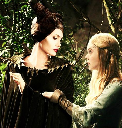 Maleficent and Aurora Princesses Photoshoot, Maleficent And Aurora, Textile Development, Maleficent 2014, Maleficent 2, Maleficent Movie, Angelina Jolie Maleficent, Evil Disney, Disney Maleficent