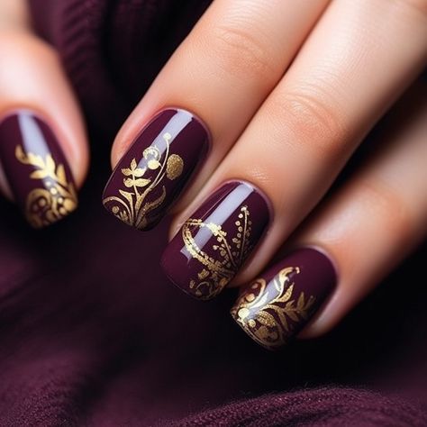 winter nails design deep burgundy and gold, nails with rose motifs Nails Burgundy And Gold, Burgundy And Gold Nails, Winter Nails Design, Burgundy Acrylic Nails, Christmas Burgundy, Nails Burgundy, Burgundy Nail Designs, Burgundy Nails, Charming Christmas