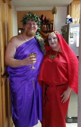 Dionysus and Oracle of Delphi costumes Dionysus Costume, Toga Party Costume, God Costume, Greek God Costume, Worst Costume, Oracle Of Delphi, Toga Party, Greek Gods And Goddesses, Greek God