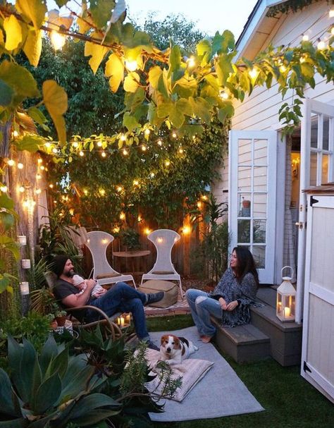 6 Ways to Turn Your Patio Into a Comfortable After-Dark Alcove Small Covered Patio, Design Per Patio, Online Landscape Design, Backyard Ideas For Small Yards, Side Yard Landscaping, Areas Verdes, Garden Wallpaper, Rooms Ideas, Small Yard