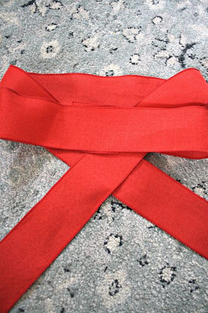 HOW TO MAKE EASY, LARGE DIY CHRISTMAS BOWS Diy Christmas Bows, Make A Christmas Bow, Bows For Presents, Diy Gift Bow, Christmas Bows Diy, Christmas Bow Tie, Homemade Bows, Christmas Wreath Bows, Thrifty Decor Chick