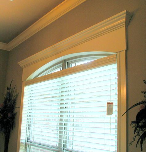 Perhaps moldings have grown in popularity as fewer people are using full window curtains to dress a window and more are opting for blinds with perhaps a frisson of drape? Description from simplyrooms.wordpress.com. I searched for this on bing.com/images Craftsman Trim Window, Arched Window Treatments, Craftsman Trim, Interior Window Trim, Farmhouse Windows, Window Molding, Tuscan Design, Windows Exterior, Window Trim