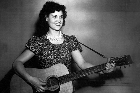 Kitty Wells, Country Music Lyrics Quotes, Country Music Lyrics, Hank Williams, Honky Tonk, Christmas Songs, Country Stars, Country Artists, Country Songs