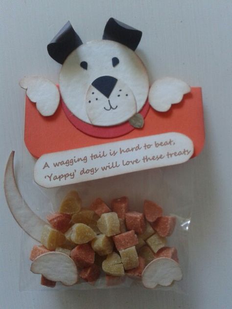 Dog Treat craft stall idea. Dog Treat Packaging Ideas, Treat Packaging Ideas, Dog Treat Packaging, Christmas Crafts Diy Gifts, Treat Packaging, Dog Craft, Christmas Dog Treats, Doggie Treats, Dog Box