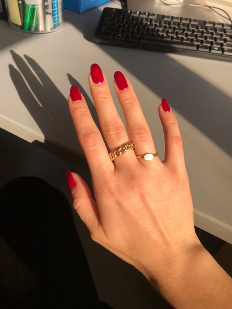 Red nails Red Gel Extension Nails, Red Nails On Tan Skin, Red Nails Tan Skin, Red Henna, Red Gel Nails, Henna Nails, Natural Acrylic Nails, Mehndi Design Photos, Nail Designs Valentines