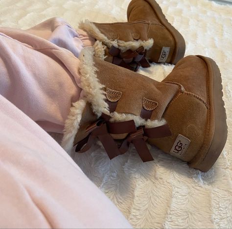 Uggs With Bows, Winter Princess, Bailey Bow Uggs, Bailey Bow, Winter Aesthetic, Mode Inspo, Pinterest Girls, Dream Shoes, Favorite Products