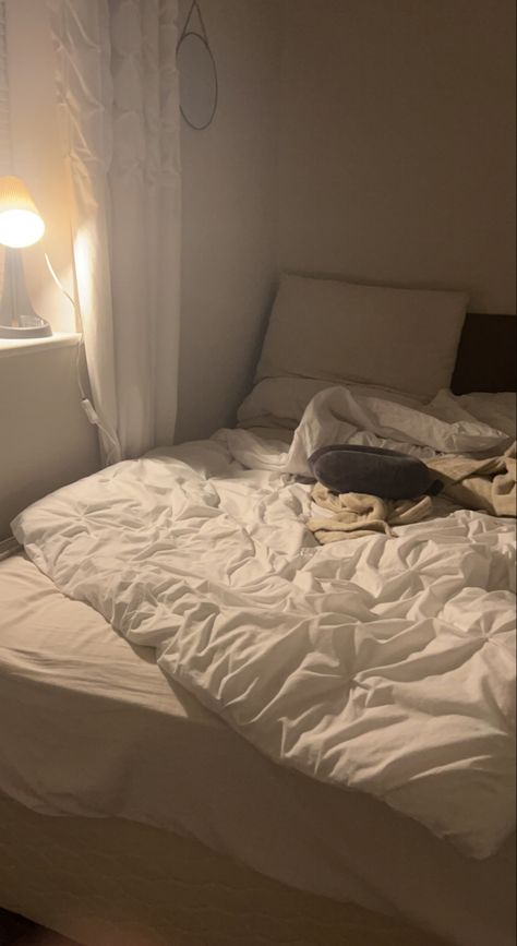 Comfy Bed Astethic, Unmade Bed Aesthetic, Fluffy Bed Aesthetic, Messy Sheets Aesthetic, Bed Astethic, Messy Pillows On Bed, Comfy Beds, Comfy Bed Aesthetic Rainy Day, Comfy Messy Bed