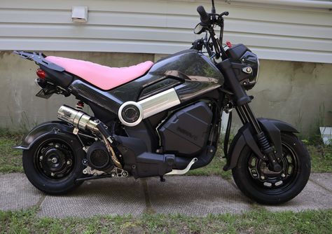 Mike's Honda Navi with our pink Bride seat cover - we love this look!!     #cheekyseats #hondanavi #naviseatcover #pinkbrideseat Honda Navi, Vespa Gtv, Vespa Gt, Vespa Lx, Vespa S, Honda Ruckus, Honda Grom, Vespa Sprint, Vespa Gts