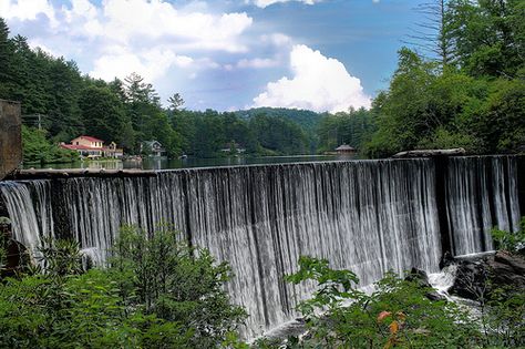 Sequoya Lake Elk River Falls North Carolina, Lake Toxaway, Mountain And Lake, Huge Waterfall, Cashiers Nc, Lake Arrowhead Village, Highlands Nc, Lake Homes, Elk Falls Campbell River