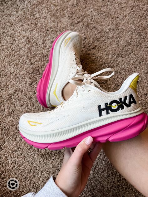 Hoka - Clifton 9 - Running shoes - pretty shoes - travel shoes - shoe crush - perfect everyday tennis shoes Cute Nike Running Shoes, Pretty Hoka Shoes, Hoka Tennis Shoes, Hoka Clifton 9 Outfit, Cute Hoka Shoes, Clifton 9, Preppy Running Shoes, Preppy Tennis Shoes, Pink Hoka Shoes