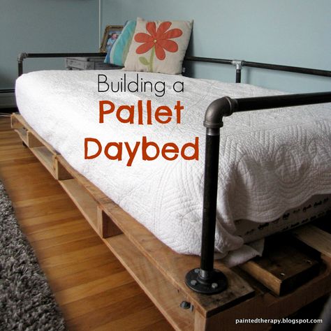 Build a cozy daybed from pallets. Casa In Pallet, Daybed Bedroom, Pallet Daybed, Diy Daybed, Pallet Creations, Pipe Furniture, Pallet Crafts, Day Bed, Pallet Ideas