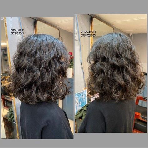 Curly Hair Cuts With Layers, Hair Cuts With Layers, Natural Curly Hair Cuts, Curly Hair Drawing, Layers And Bangs, Curly Hair Photos, Wavy Haircuts, Curly Hair Updo, Bangs Curly