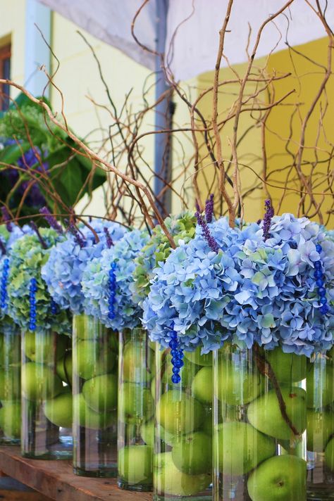 Wedding Centerpieces Green And Blue Centerpieces, Cupcake Ideas Decorating, Fall Cupcake Ideas, Wedding Centerpieces Blue, Hortensia Bouquet, Lisa Party, Classroom Door Decoration Ideas, Twig Centerpieces, Centerpieces Blue