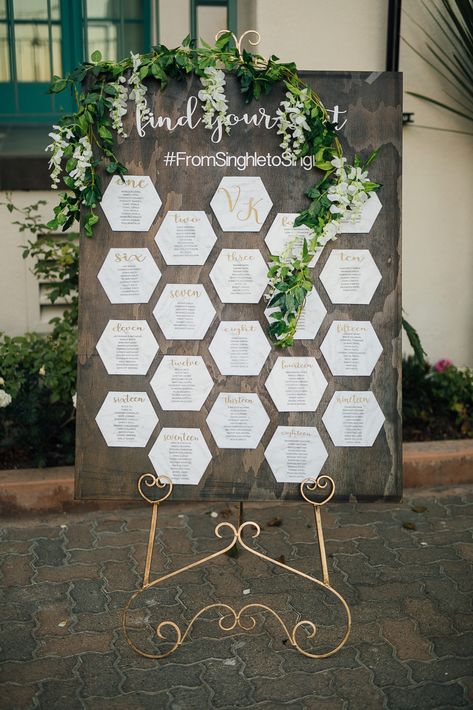 Hexagon Wedding, Indian Wedding Favors, Indian Wedding Poses, Indian Wedding Reception, Wedding Favors Cheap, Traditional Indian Wedding, Seating Chart Wedding, Indian Wedding Photography, Wedding Event Planning