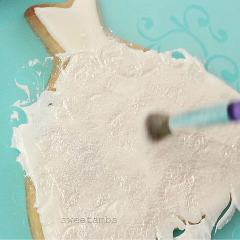 Best Royal Icing Recipe, Wedding Cookies Recipe, Wedding Cookies Decorated, Royal Icing Decorated Cookies, Wedding Dress Cookies, Decorate Wedding, Bridal Cookies, Wedding Cake Cookies, Decorated Cookies Tutorial