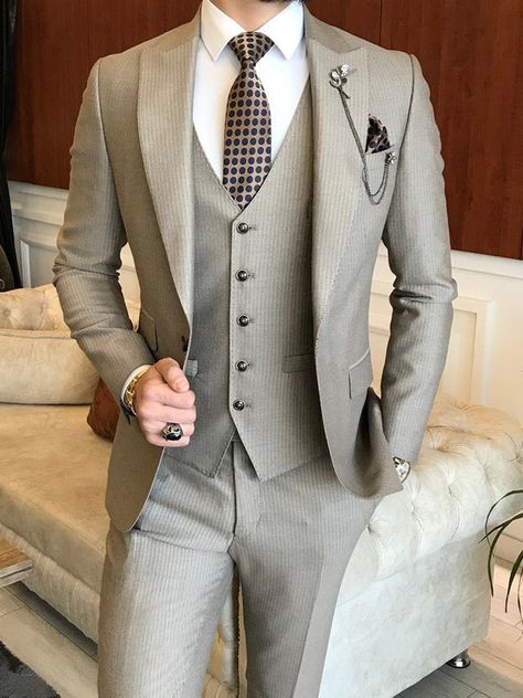 Men's suits and tuxedos. Free shipping worldwide Pent Coat Men Suits For Wedding, 3 Piece Suit Men Classy, Grey Suit Men, Blue Suit Men, Classy Suits, Beige Suits, Dress Suits For Men, Designer Suits For Men, New Mens Fashion