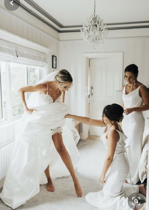 Wedding Preparation Photos, White Marquee, Bridesmaid Pictures, Bridesmaid Photoshoot, White Bridesmaid, Bridal Prep, White Bridesmaid Dresses, Wedding Picture Poses, Bridesmaids Photos