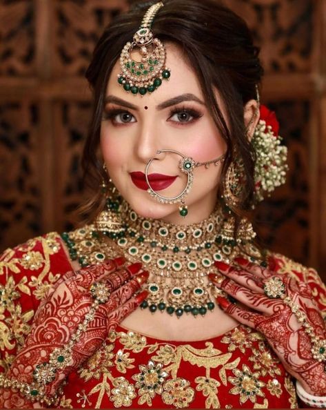 Gold Necklace Set Bridal, Jewellery For Bride, Jewellery Set Bridal, Embarrassing Stories, Bridal Makeup Videos, Bridal Jewellery Set, Indian Bride Makeup, Bridal Jewelry Sets Brides, Bridal Jewellery Inspiration