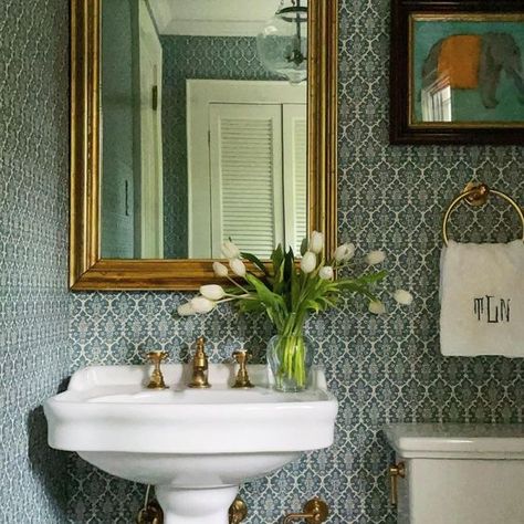 Kitchen Palette, Veere Grenney, Wallpaper Powder Room, Schumacher Wallpaper, Powder Room Wallpaper, Powder Room Decor, Cottage Bathroom, Lattice Design, Upstairs Bathrooms