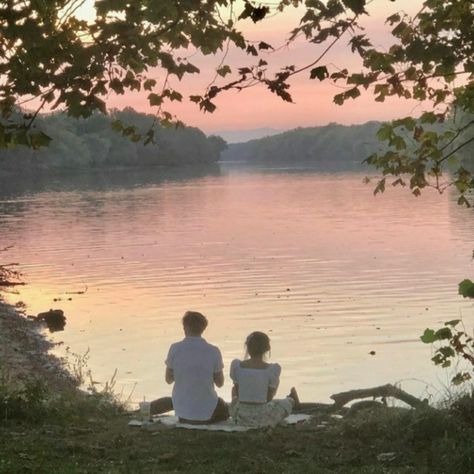 Cottagecore Couple, Sunrise Art Painting, Collage Des Photos, Dream Dates, Showing Love, Baby Pink Aesthetic, Soul Mates, Photo Couple, Do You Believe