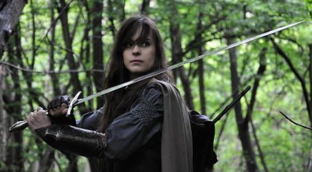 Female Aragorn, Paladin Moodboard, Aragorn Cosplay, Cosplay Photoshoot Ideas, Aragorn Lord Of The Rings, Medieval Ranger, Aragorn Legolas Gimli, Lotr Cosplay, Aragorn Legolas